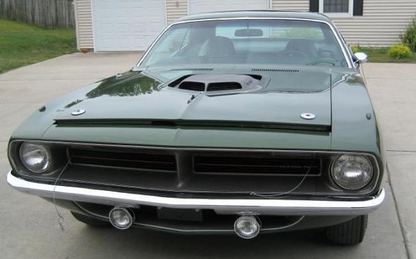 1970-steve-meyer-buying-plymouth-426-Hemi-Cuda.JPG